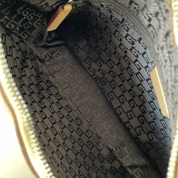 Authentic Gucci Shoulder Bag. - Picture 8 of 14